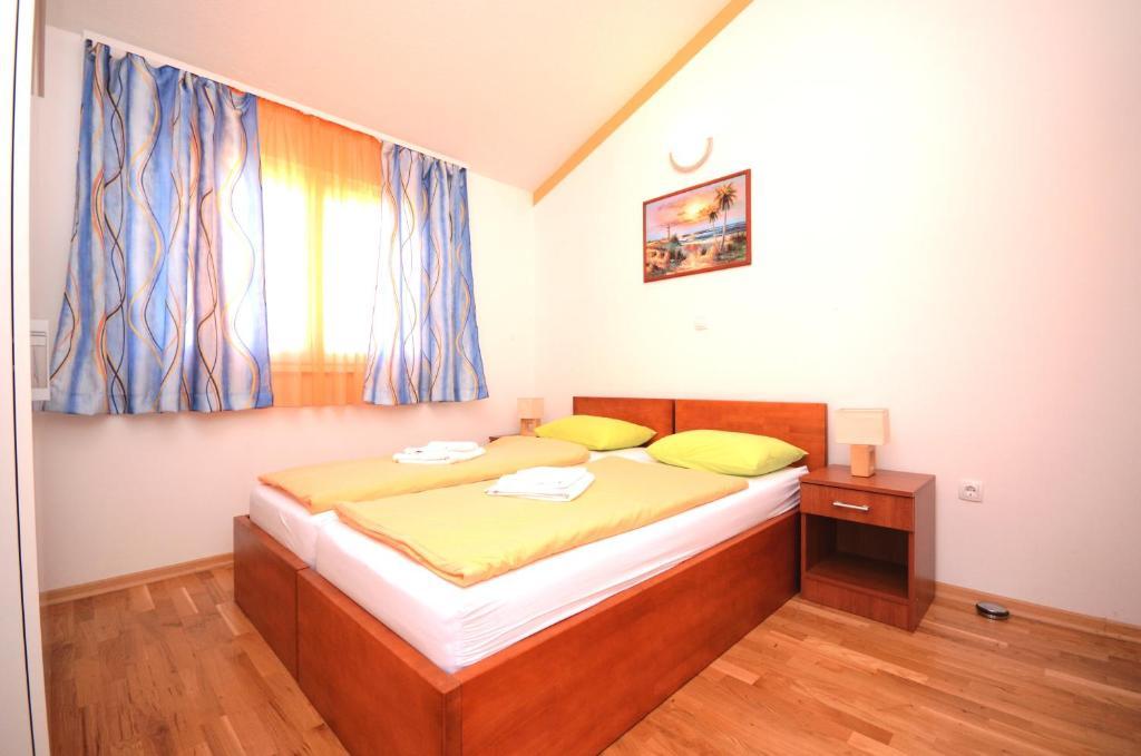 Apartments And Rooms Stipe Podstrana Habitación foto